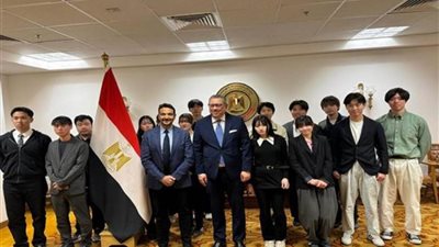 مساعد وزير الخارجية يعقد لقاء مع وفد طلابي من جامعة 