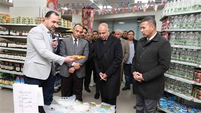محافظ المنيا يتفقد معرض الشركة المصرية ضمن سلسلة معارض 