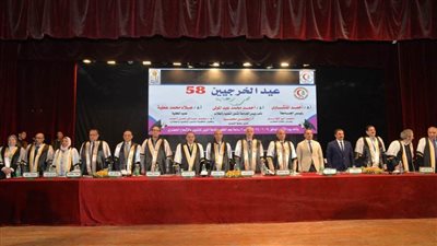 محافظ أسيوط ورئيس الجامعة يشهدان حفل تخرج الدفعة الـ