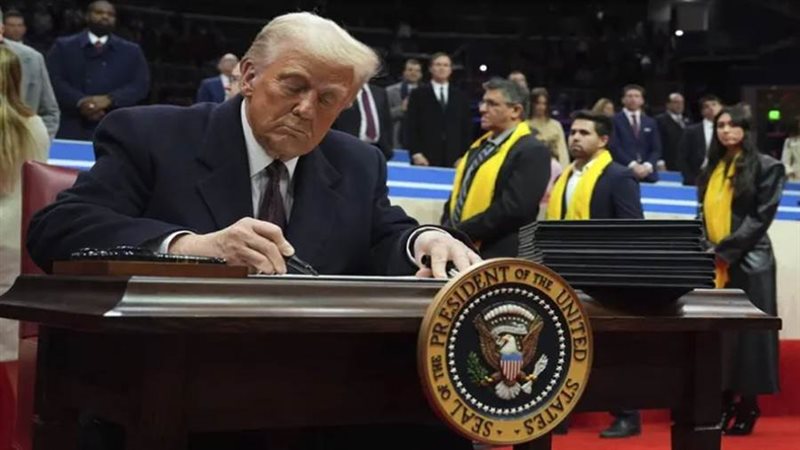 الرئيس الأمريكي دونالد