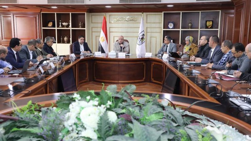 اجتماع محافظ بنى