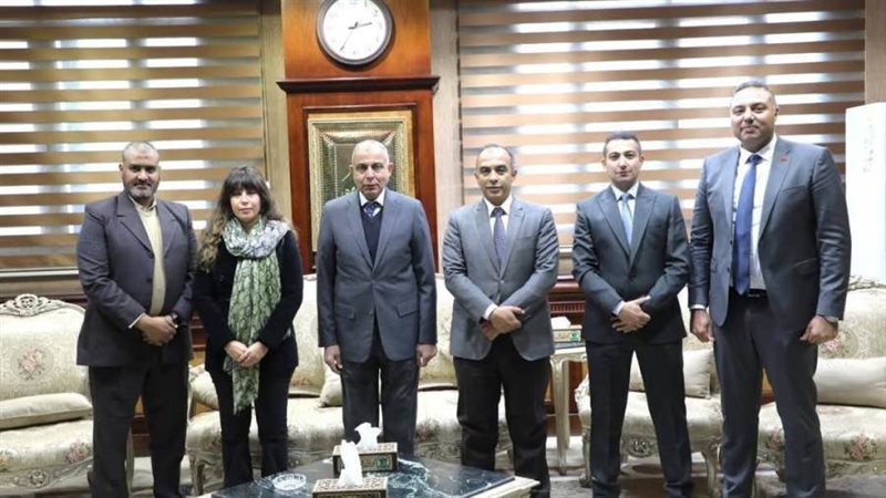 تسليم عدد من المعينات