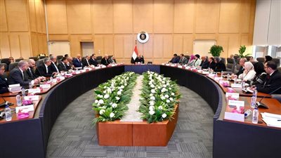 الوزير يترأس الاجتماع الثاني للجنة المعنية بوضع حلول لمشاكل ومعوقات صناعة الأدوية