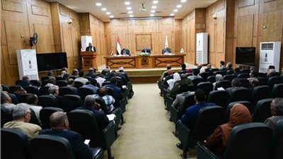 محافظ قنا يترأس اجتماع المجلس التنفيذي ويناقش عدداً من الملفات الحيوية