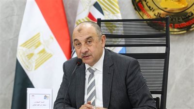 وزير قطاع الأعمال يقدم واجب العزاء في وفاة 3 من العاملين بشركة غزل المحلة