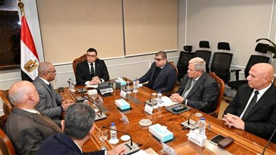 وزير الإسكان يتابع العمل في محطة التنقية الشرقية لمعالجة الصرف الصحي بمحافظة الإسكندرية