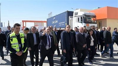 رئيس الوزراء يفتتح مصنع شركة 