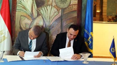    محافظ أسوان يوقع مذكرة تفاهم بين المحافظة وتنسيقية شباب الأحزاب والسياسيين لتعزيز التعاون المشترك