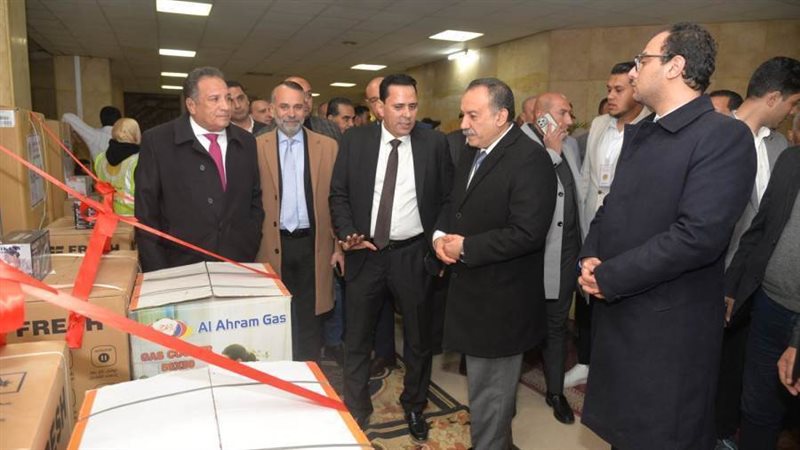 جانب من توزيع الأجهزة