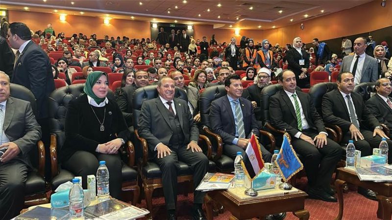 وزير الشباب والرياضة