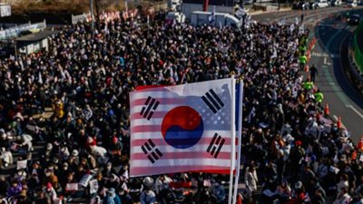 كوريا الجنوبية: عشرات الآلاف يستعدون للخروج في مسيرات غدا لتأييد أو معارضة عزل الرئيس يون