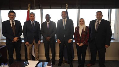 وزير السياحة والآثار يعقد اجتماعاً مع المدير الإقليمي لمؤسسة التمويل الدولية 