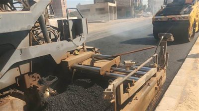 محافظ الغربية يتابع رصف الطبقة السطحية الثانية بمحور النعناعية فى كفر الزيات