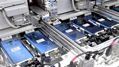 غرفة القاهرة ووزارة المالية تبحثان توطين صناعة الهواتف المحمولة