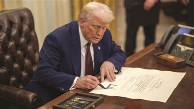 ترامب يوقع أمرا تنفيذيا يحدد الإنجليزية لغة رسمية للولايات المتحدة