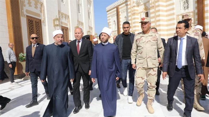 الوزير خلال الجولة