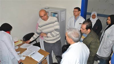 وكيل مديرية الصحة يتابع سير العمل بمستشفى طما المركزي