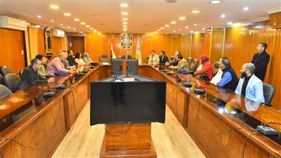 محافظ أسيوط يلتقي كيان الاتحاد الوطني الشبابي لاستعراض الرؤى والأفكار وتنفيذ المبادرات لخدمة المجتمع 