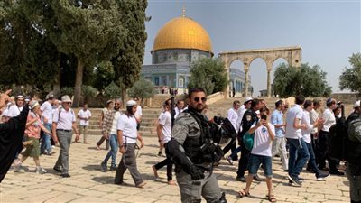 عشرات المستوطنين يقتحمون المسجد الأقصى بحماية شرطة الاحتلال الإسرائيلي