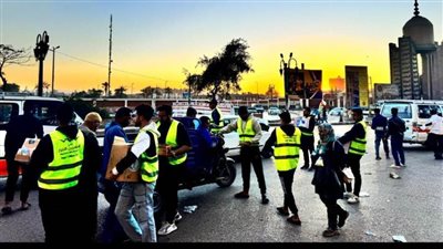 حزب المصريين الأحرار بأسيوط ينظم حملة إفطار صائم بالمداخل العامة