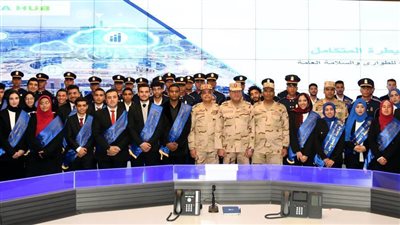 القوات المسلحة تنظم زيارة لوفد من الإعلاميين وطلبة الأكاديمية العسكرية والجامعات لمركز السيطرة المتكامل للشبكة الوطنية للطوارئ والسلامة العام