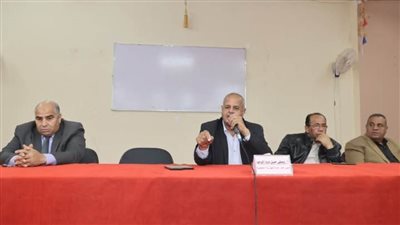 اجتماع طارئ لمدير إدارة الخارجة التعليمية لضبط الأداء المدرسي وتحسين جودة التعليم