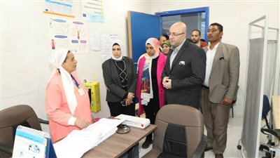 محافظ بني سويف يتفقد مشروعات مبادرة 
