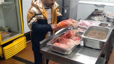 26 محضراً والتحفظ على مواد غذائية تالفة في حملة لمراقبة الأغذية ببني سويف