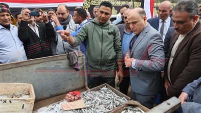 محافظ كفر الشيخ يتفقد معرض «أهلاً رمضان» 