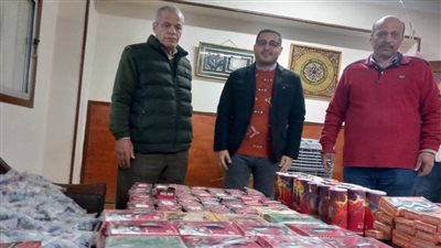  بالصور.. ضبط 46 ألف عبوة ألعاب نارية داخل محل لعب أطفال فى طنطا بالغربية