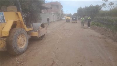 لتحقيق سيولة مرورية.. رفع كفاءة طريق الموازنة بمركز رشيد.. صور