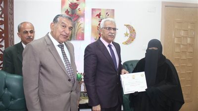 وكيل وزارة التعليم بالإسماعيلية يُكرّم قيادات تعليم إدارة أبوصوير التعليمية