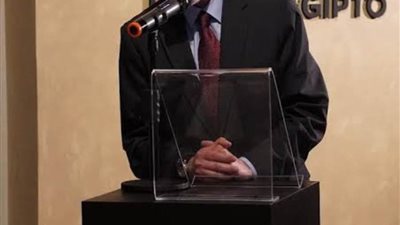 سفير مصر بـ المكسيك يبحث مع رئيس لجنة 