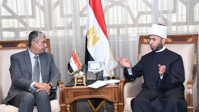 وزير الأوقاف مع السفير