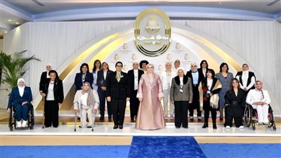 انتصار السيسي تلتقي مجموعة من المصريات قدّمن نماذج مشرفة بمختلف المجالات