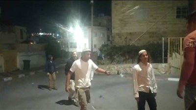 عاجل.. إصابة مواطن جراء هجوم المستوطنين على منازل الفلسطينيين في الخليل