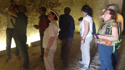 أفواج سياحية متعددة الجنسيات تزور المناطق الأثرية بالمنيا