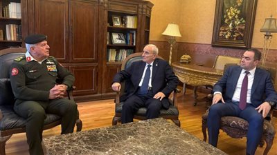 رئيس هيئة الأركان الأردني يلتقي وزير الدفاع الوطني اللبناني