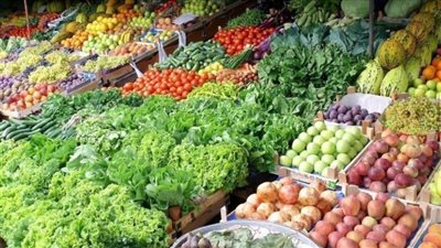 البصل بـ8 جنيهات والطماطم بـ4.. أسعار الخضروات اليوم في سوق العبور