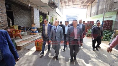 تفقد سوق الجملة للخضروات والفاكهة على مساحة 5 أفدنة يضم 96 وكالة