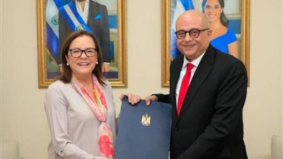 سفير مصر بالسلفادور يبحث ووزيرة الخارجية السلفادورية تعزيز التبادل التجاري
