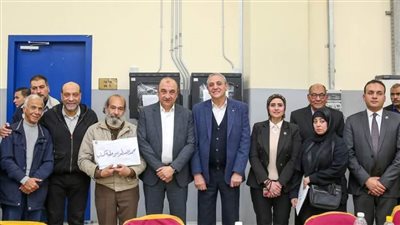 بالصور.. وزير قطاع الأعمال ومحافظ الغربية يشاركان عمال غزل المحلة الإفطار