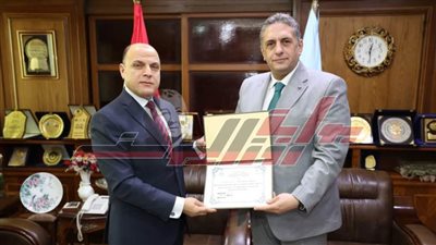 تكريم عددًا من الكوادر الطبية بكفر الشيخ لأدائهم المتميز 