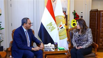 وزيرة التنمية المحلية تتابع مع محافظ قنا جهود توافر السلع ومنظومة التصالح