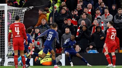 ماذا يحدث في أنفيلد؟.. باريس يضرب ليفربول بالشوط الأول