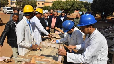 محافظ أسيوط يتفقد ورش مدرسة أسيوط الثانوية الميكانيكية لمتابعة التدريب على الأعمال الحرفية