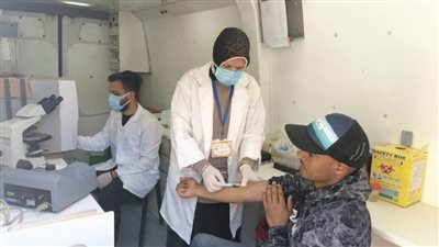 الكشف الطبي على 1245 مواطنًا خلال قافلة طبية بقرية بني موسى في أبوقرقاص