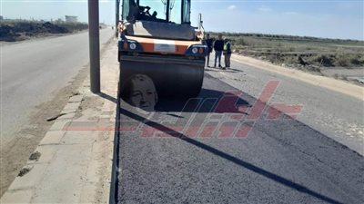 محافظ كفر الشيخ يتابع أعمال الرصف برافد الطريق الدولي بنطاق مركز الرياض