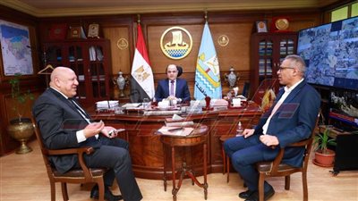 مناقشة عدد من الملفات ومشاكل الدوائر مع أعضاء مجلسي النواب والشيوخ