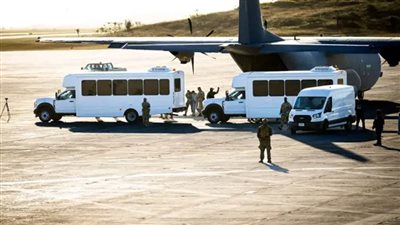 ترامب يعيد المهاجرين المحتجزين في جوانتانامو إلى أمريكا